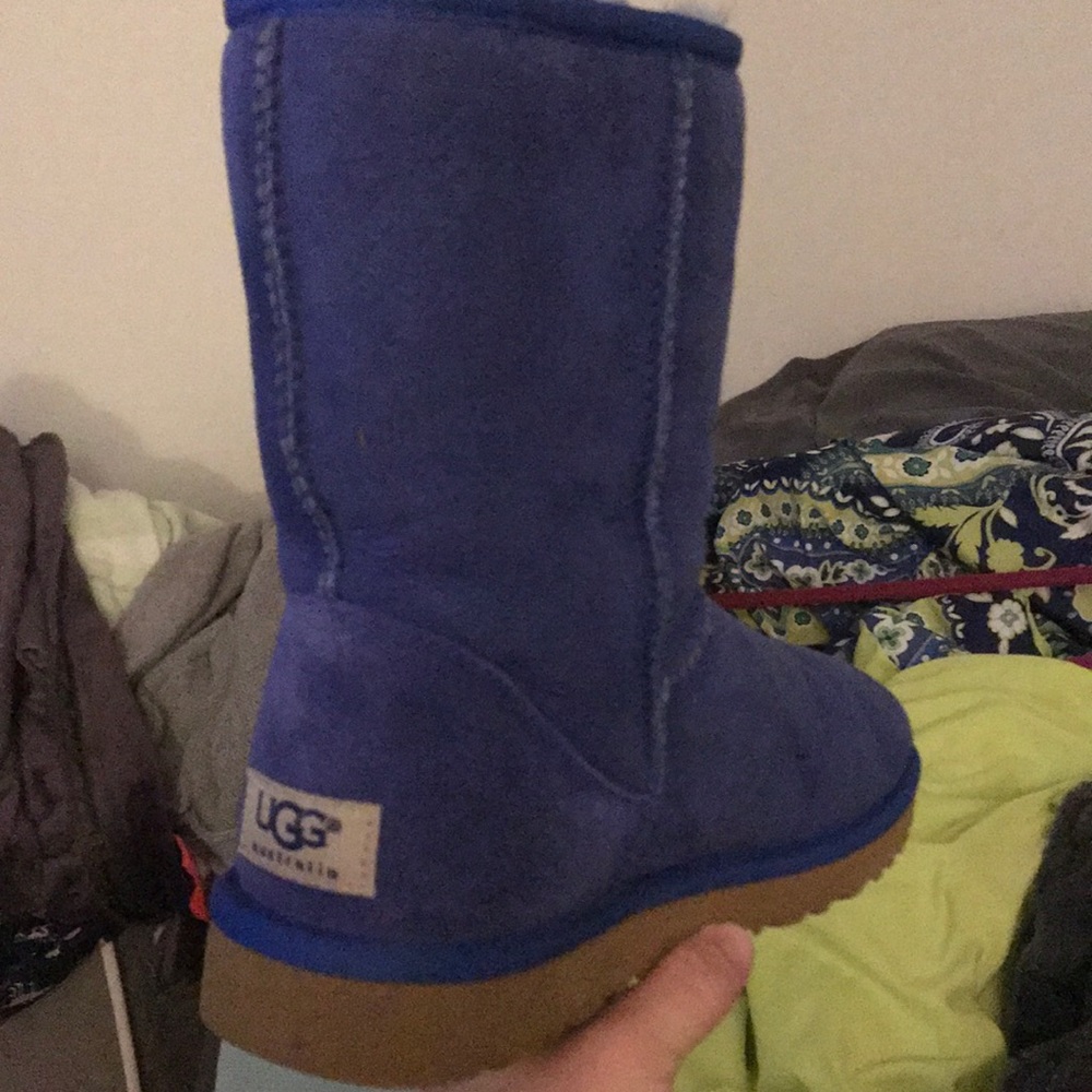 Blue uggs classic.